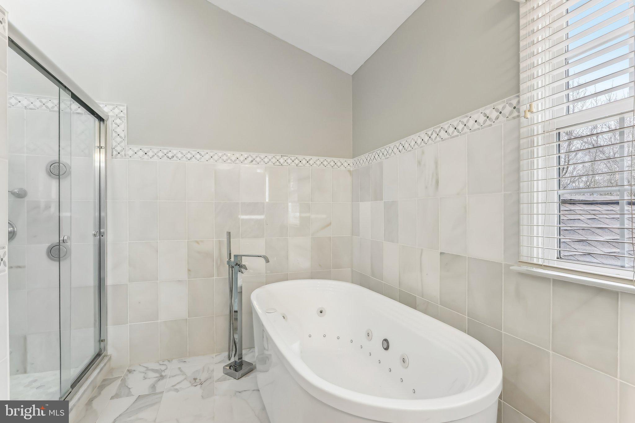 FRENCHMANS POINTE - Residential