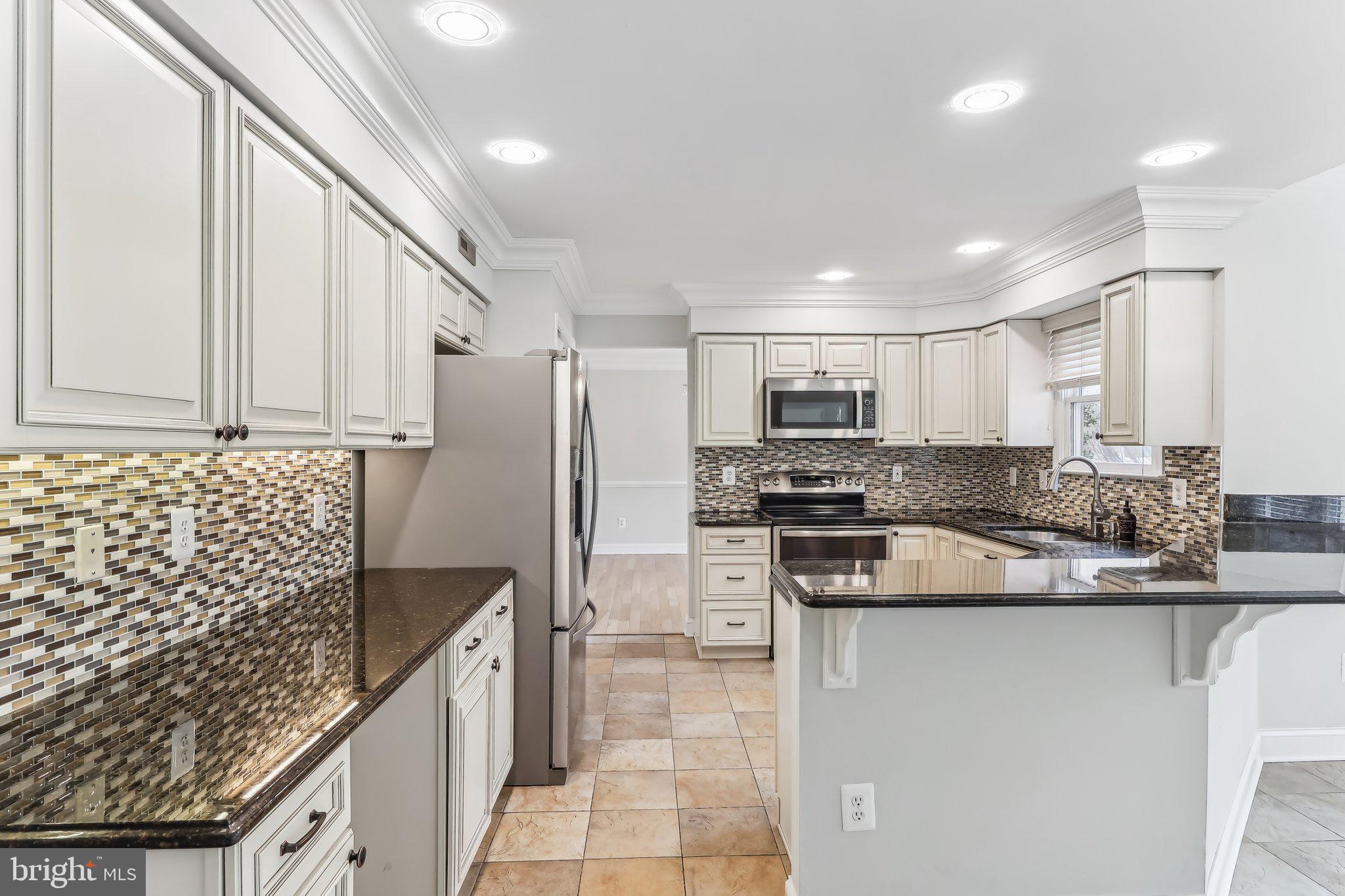 FRENCHMANS POINTE - Residential