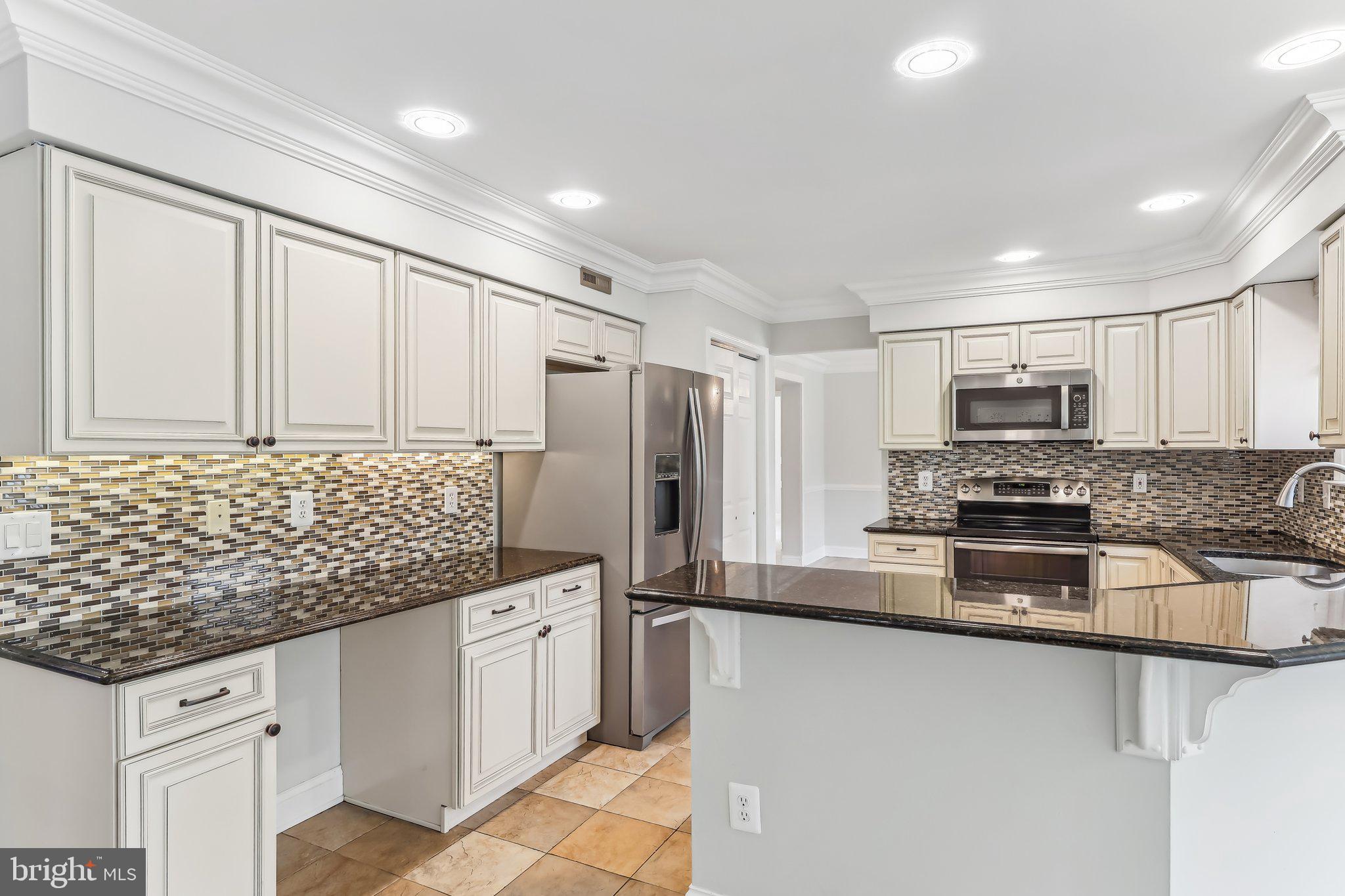 FRENCHMANS POINTE - Residential