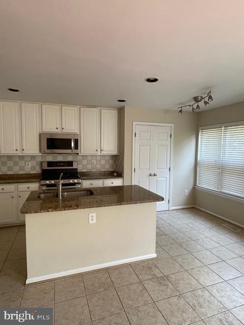 ISLAND CREEK - Residential Lease