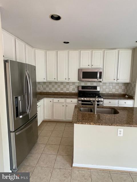 ISLAND CREEK - Residential Lease