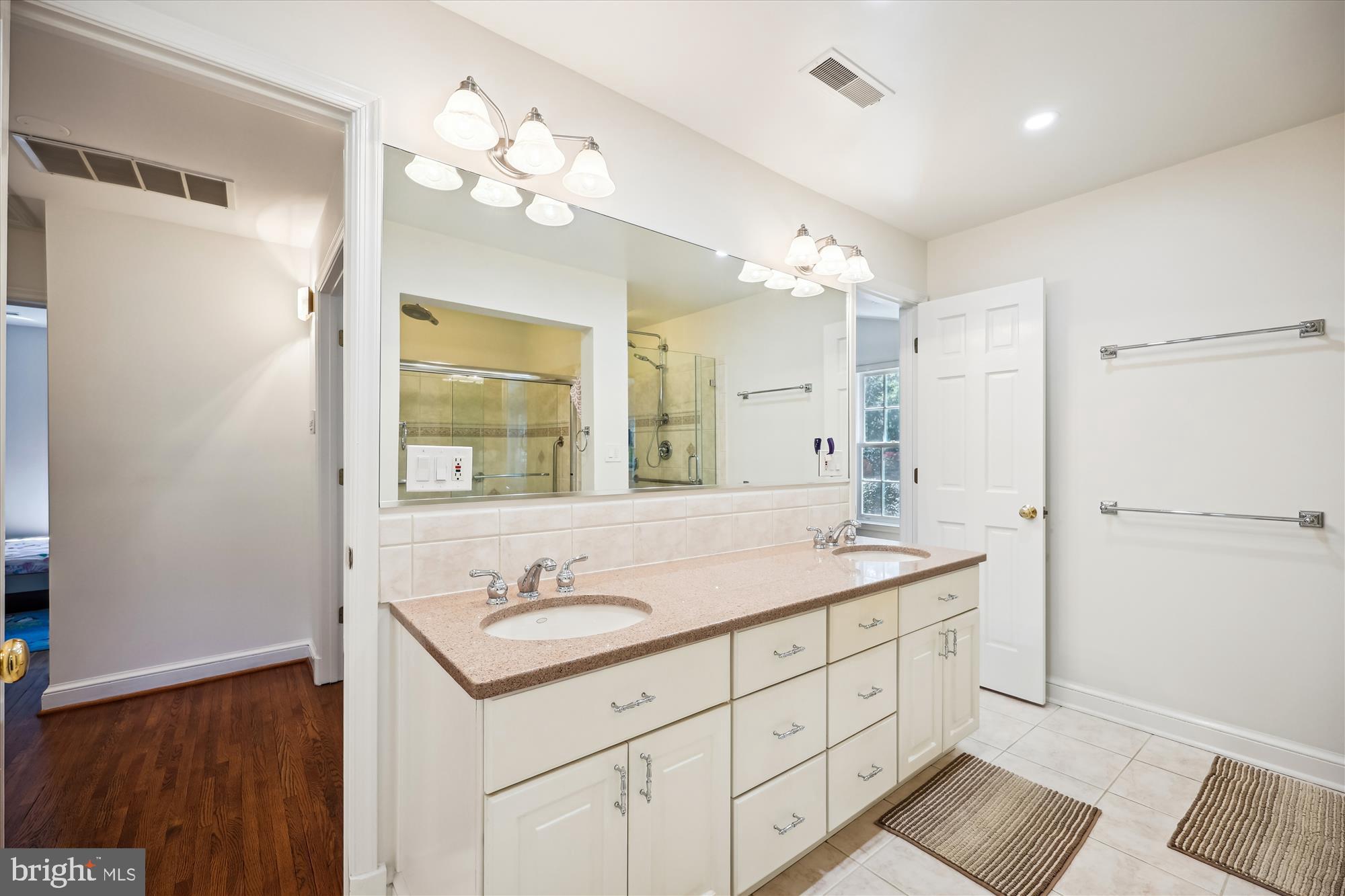 WOODACRES - Residential