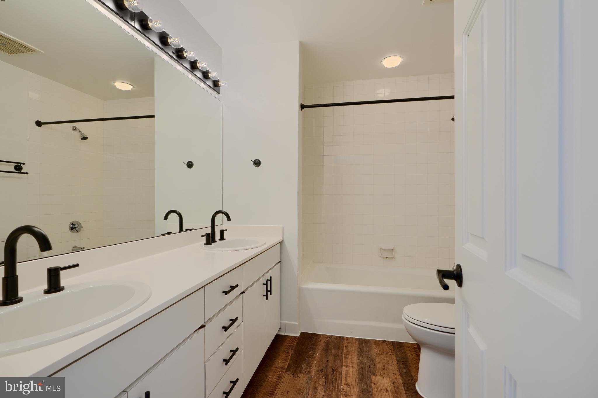 INNER HARBOR - Residential Lease