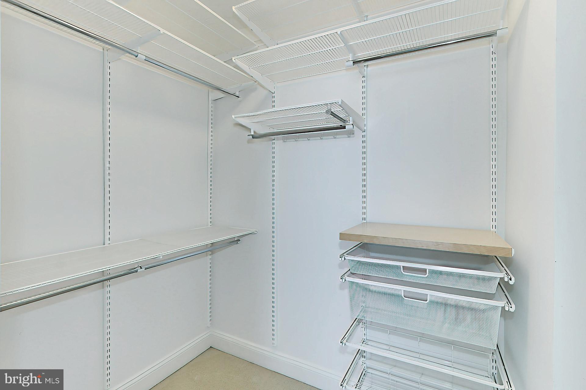 HIGHVIEW PARK - Residential Lease