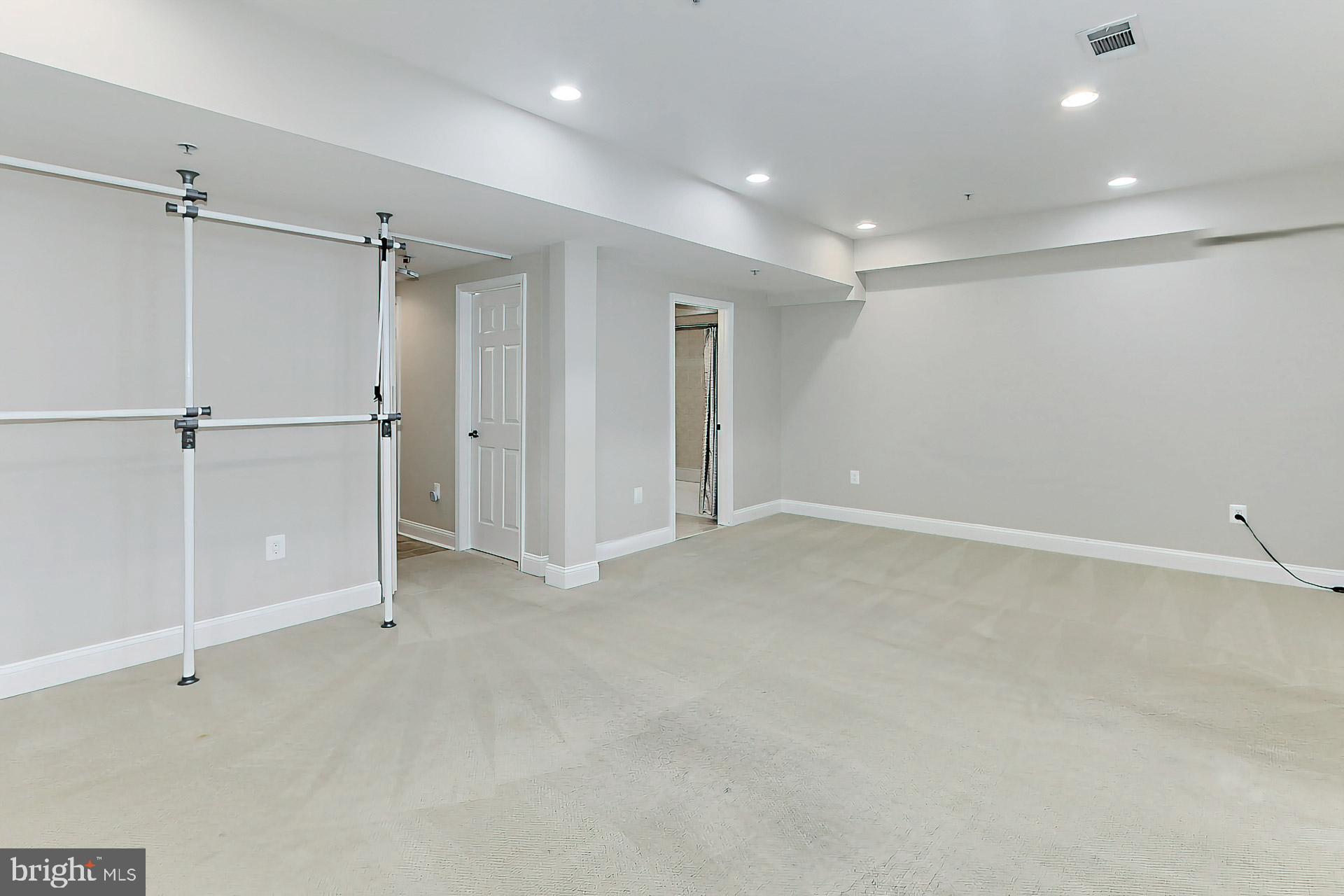 HIGHVIEW PARK - Residential Lease