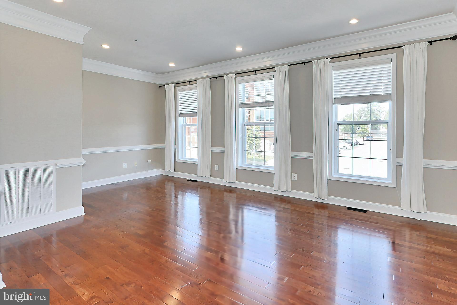 HIGHVIEW PARK - Residential Lease