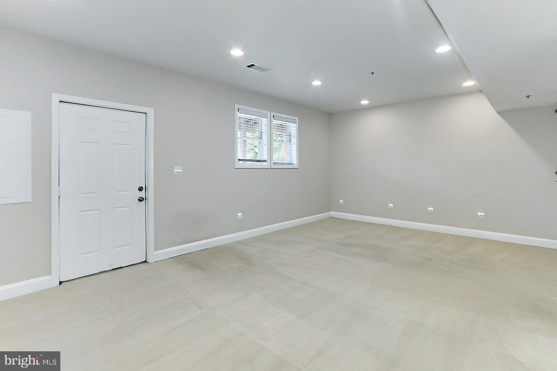 HIGHVIEW PARK - Residential Lease