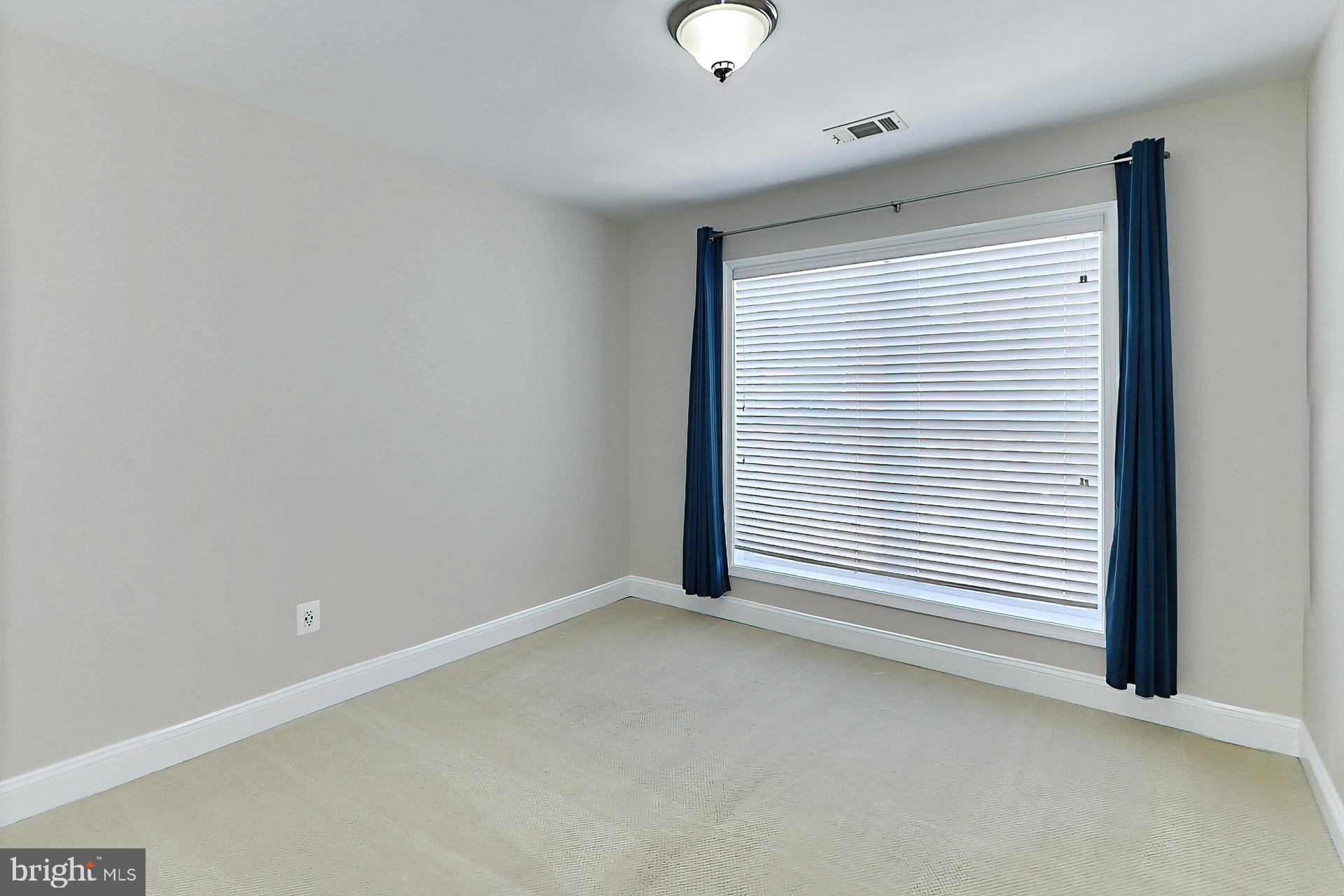 HIGHVIEW PARK - Residential Lease