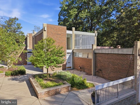 Photo of 11547 Maple Ridge Road, RESTON, VA 20190 (MLS # VAFX2341650)