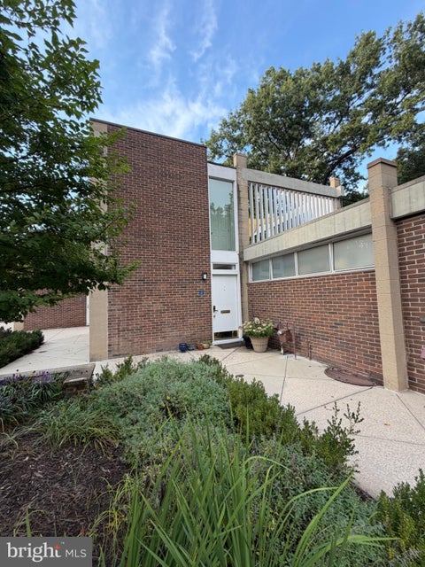 Townhouse For Sale - 11547 Maple Ridge Road<br/> RESTON, VA 20190