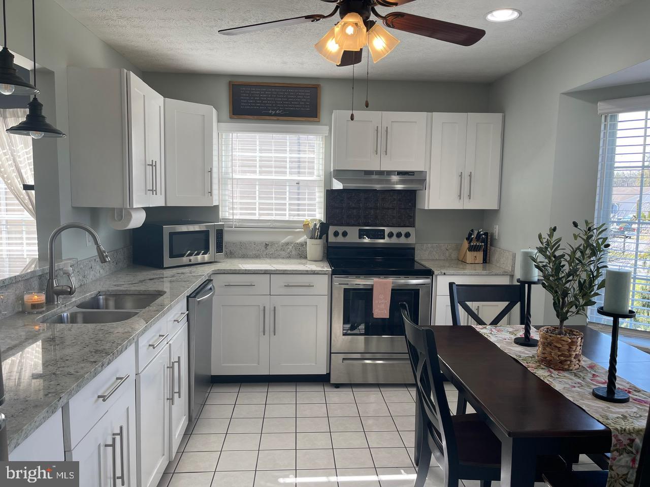 THE SHERRY YEAKLE - Residential