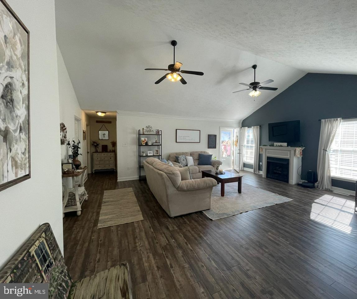 THE SHERRY YEAKLE - Residential