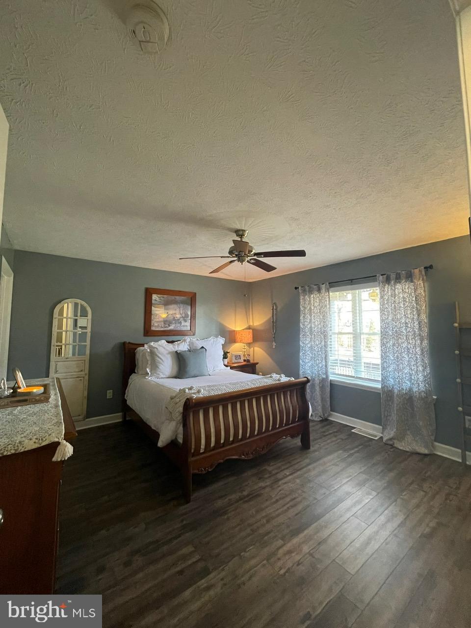 THE SHERRY YEAKLE - Residential
