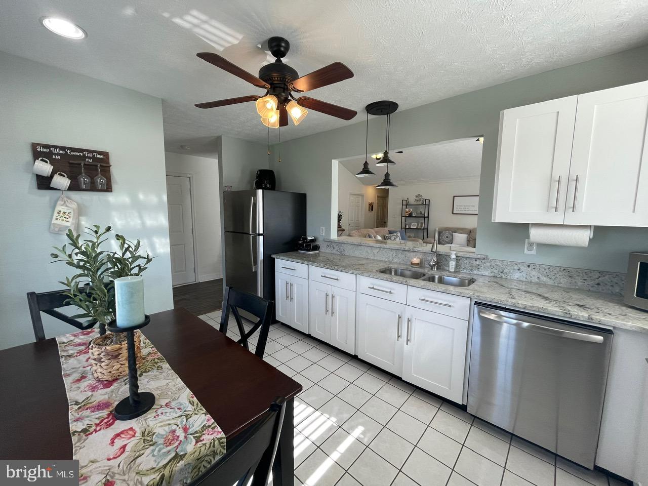 THE SHERRY YEAKLE - Residential