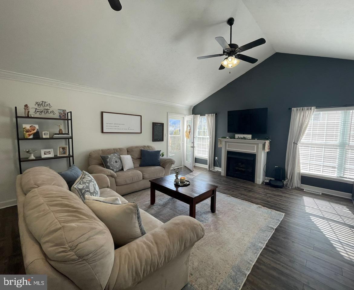 THE SHERRY YEAKLE - Residential