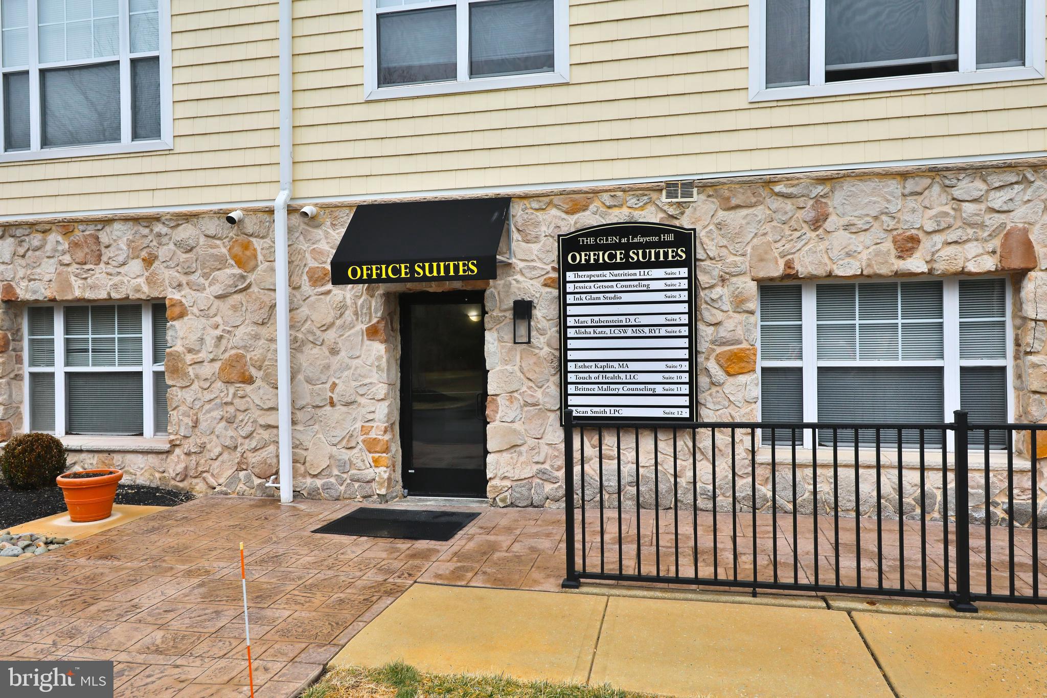 ANDORRA WOODS - Commercial Lease