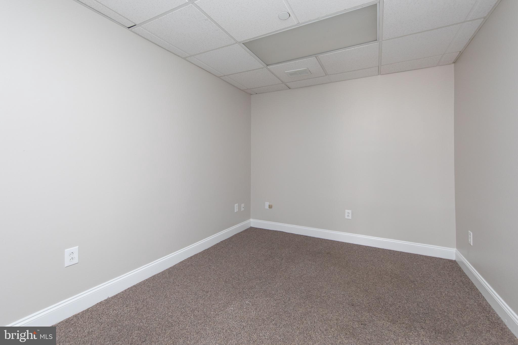 ANDORRA WOODS - Commercial Lease