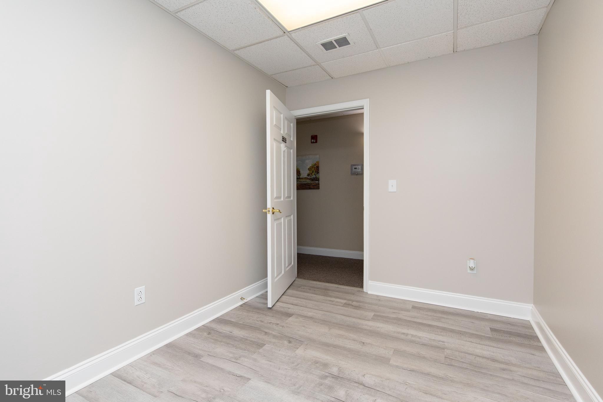 ANDORRA WOODS - Commercial Lease