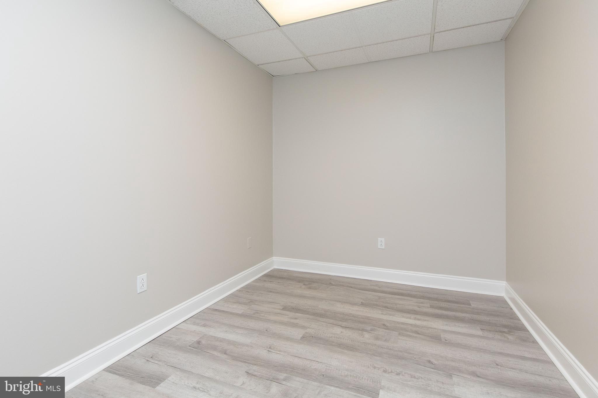 ANDORRA WOODS - Commercial Lease