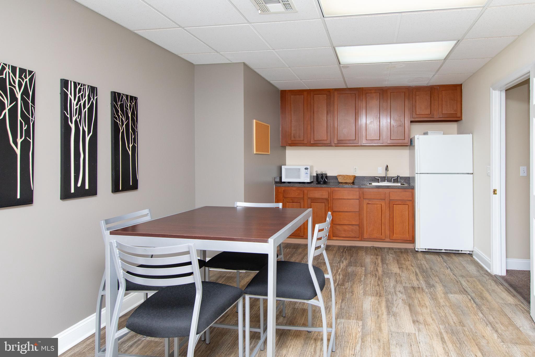 ANDORRA WOODS - Commercial Lease