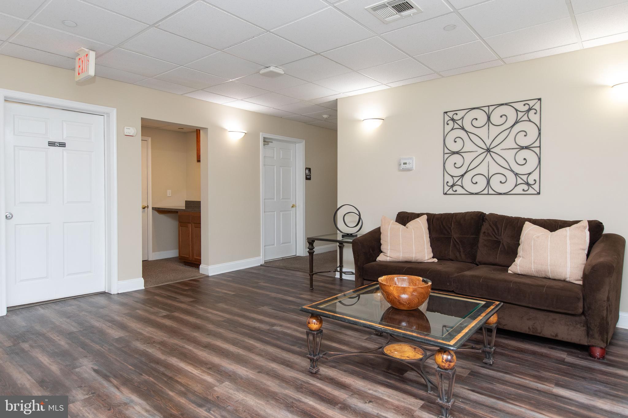 ANDORRA WOODS - Commercial Lease