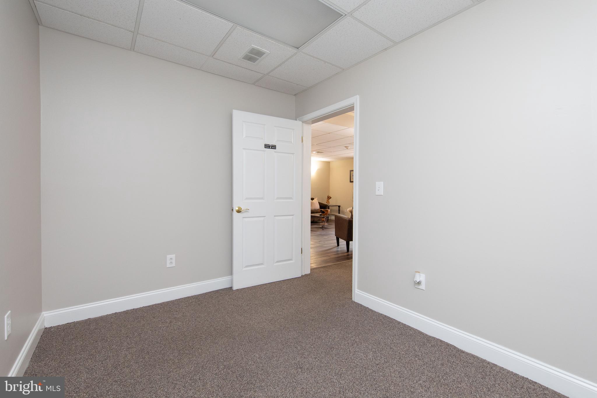 ANDORRA WOODS - Commercial Lease