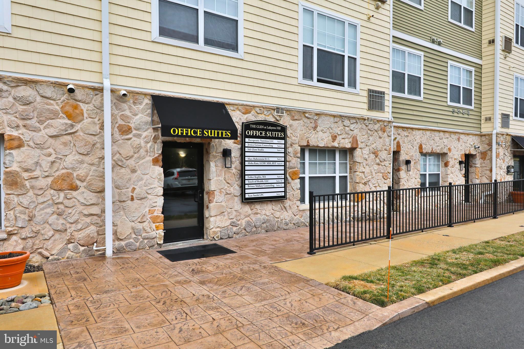 ANDORRA WOODS - Commercial Lease