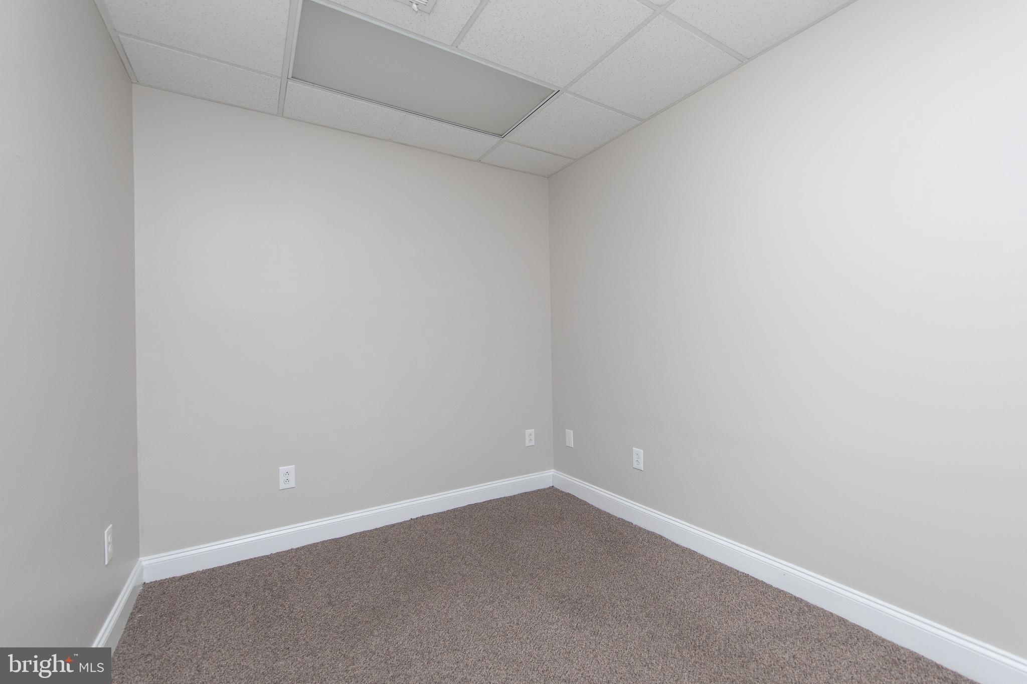 ANDORRA WOODS - Commercial Lease