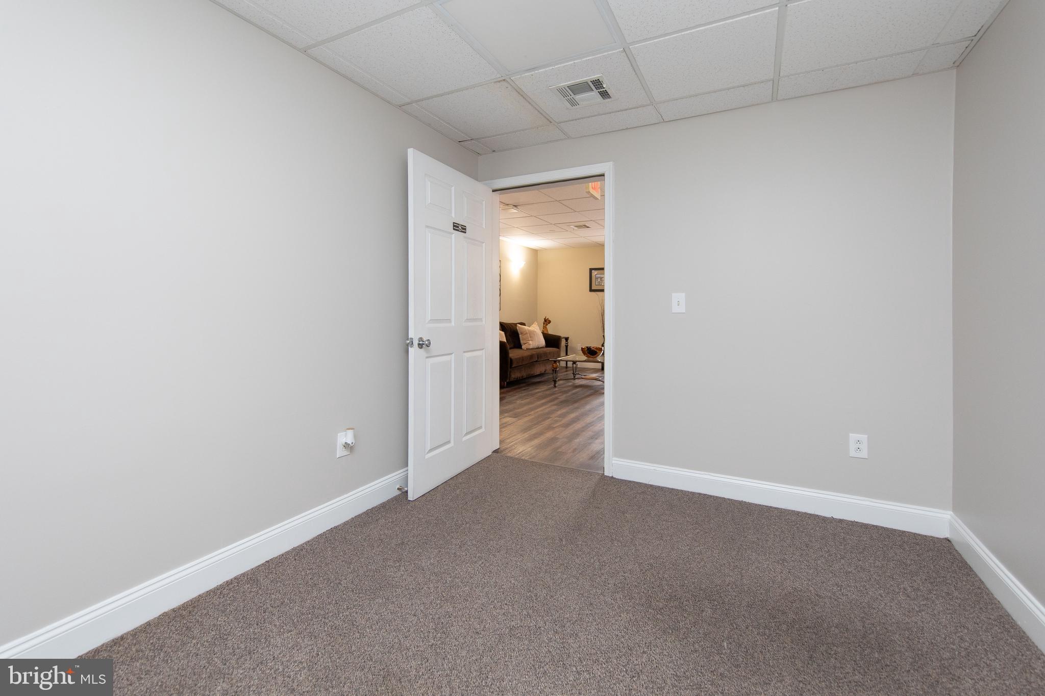 ANDORRA WOODS - Commercial Lease