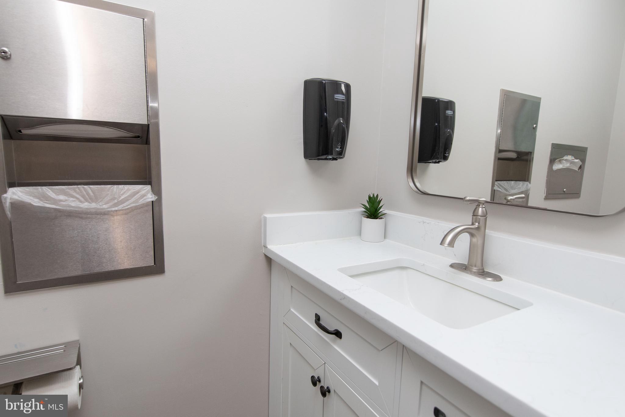 ANDORRA WOODS - Commercial Lease