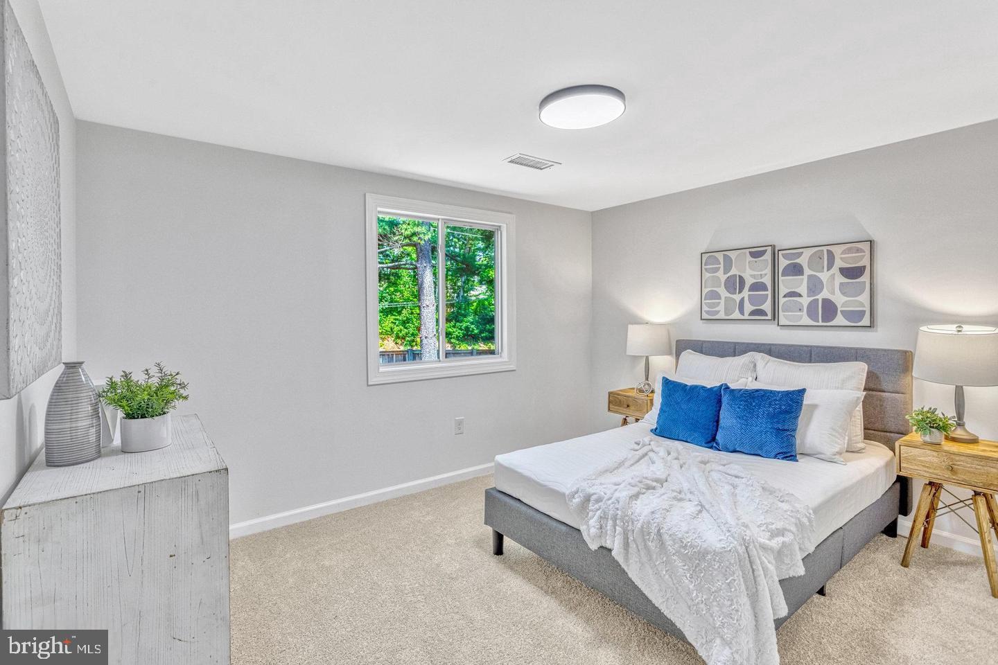 NEWPORT - Residential Lease