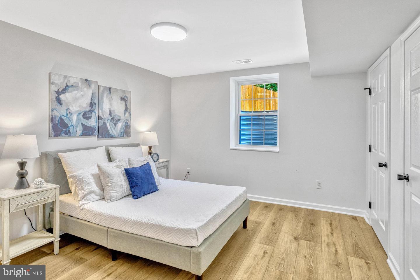 NEWPORT - Residential Lease