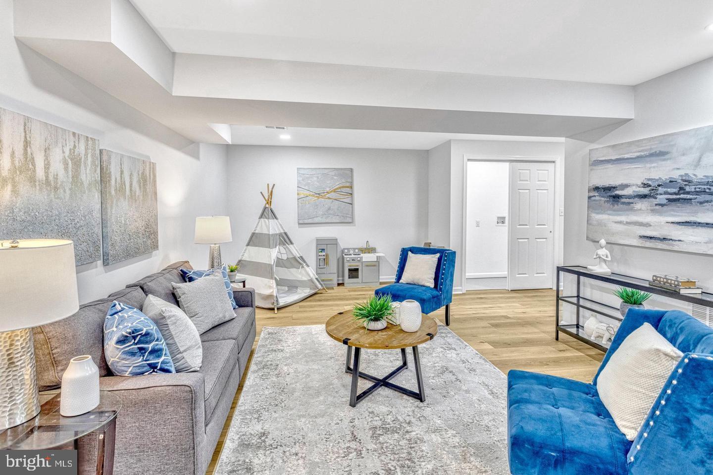 NEWPORT - Residential Lease