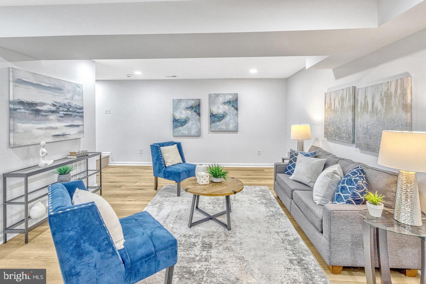 NEWPORT - Residential Lease