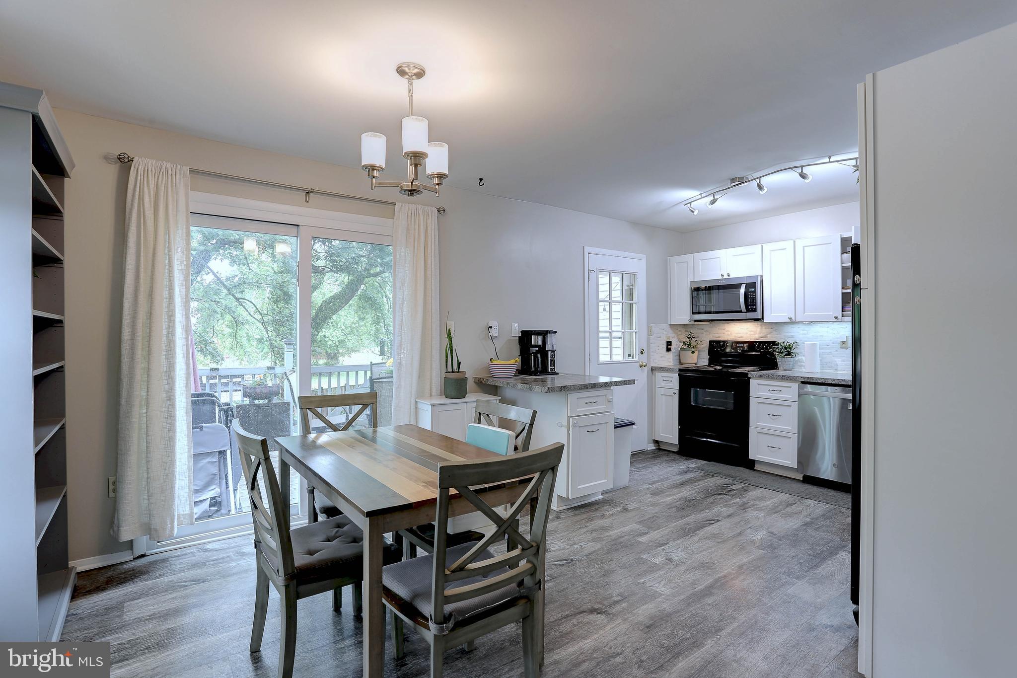 8635 BLACK ROCK HARBOUR