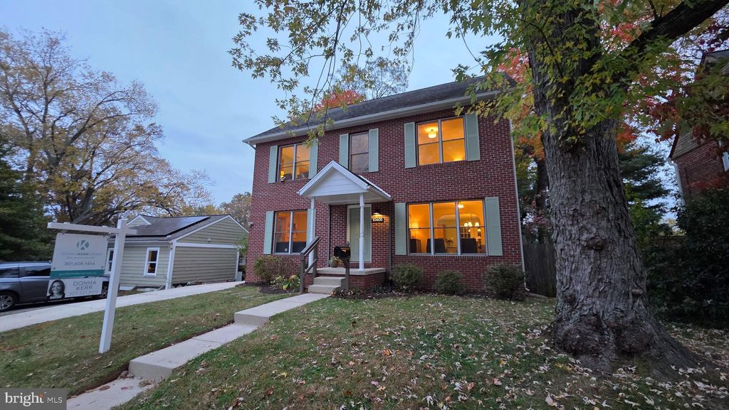 Photo of 10605 Inwood Avenue, SILVER SPRING, MD 20902 (MLS # MDMC2200332)