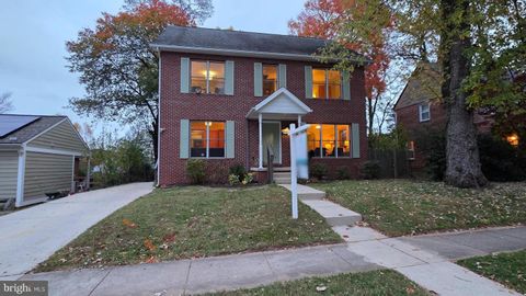 Photo of 10605 Inwood Avenue, SILVER SPRING, MD 20902 (MLS # MDMC2200332)