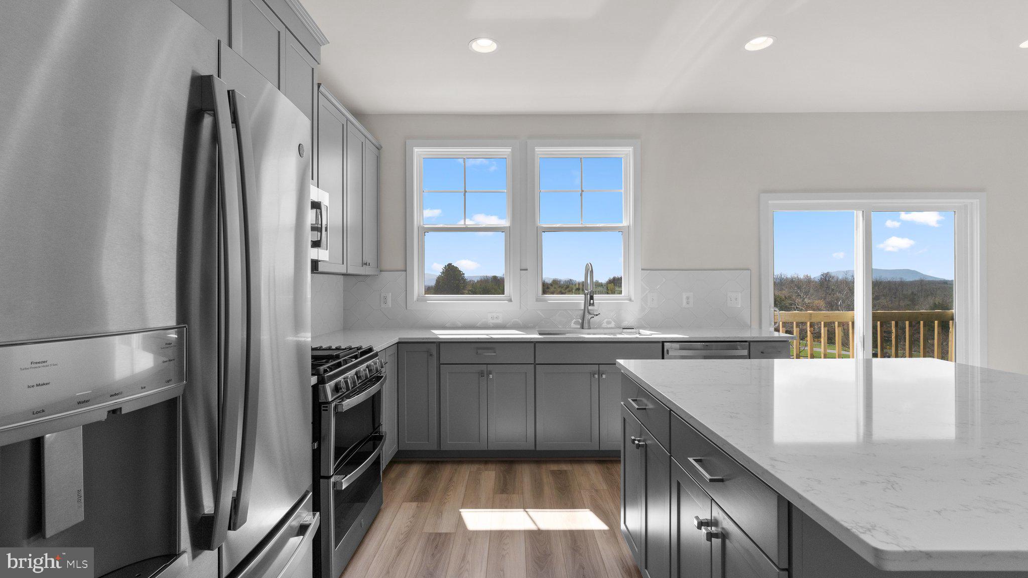 LAKE FREDERICK - Residential