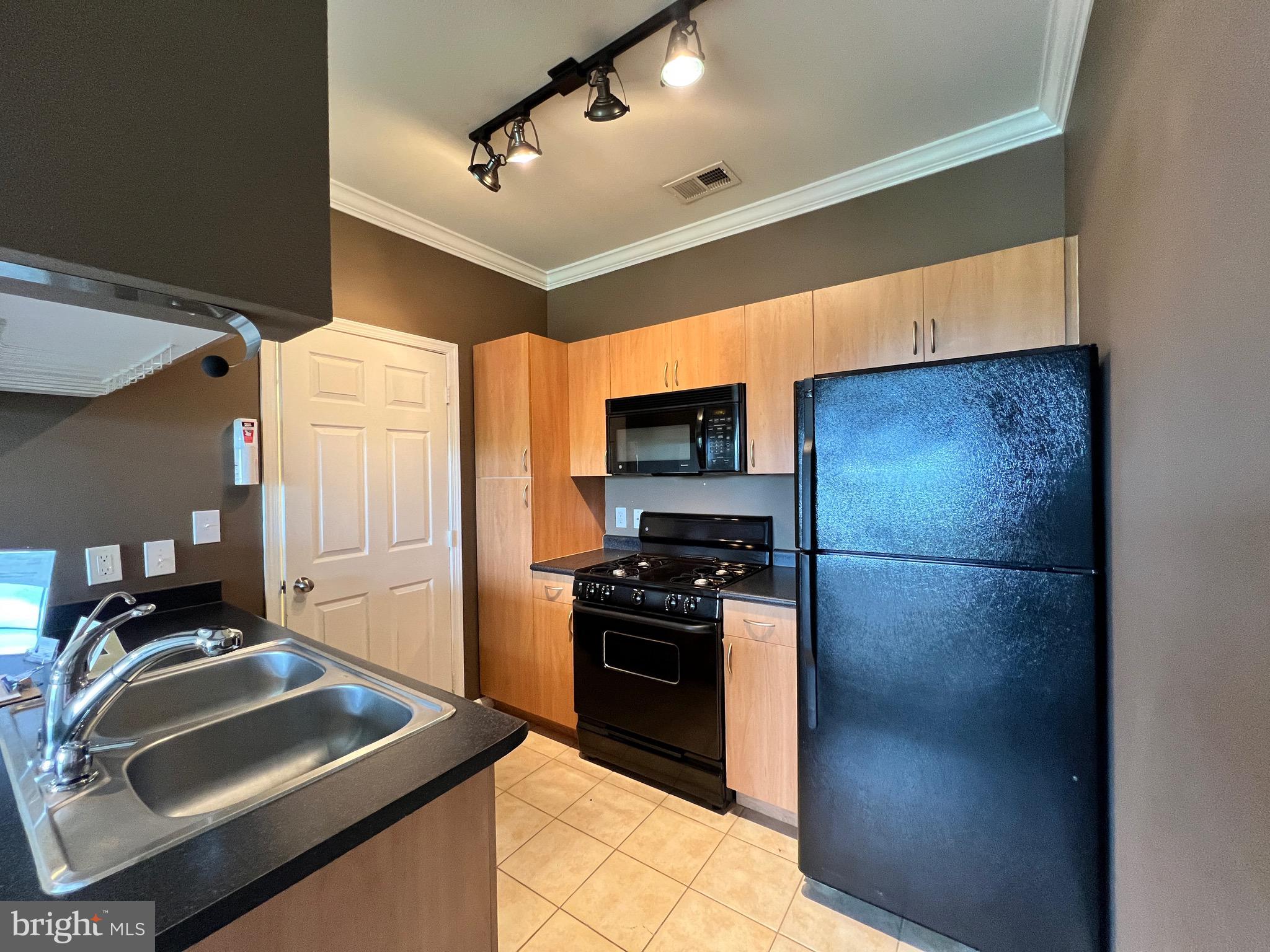 THE ASHMORE - Residential Lease