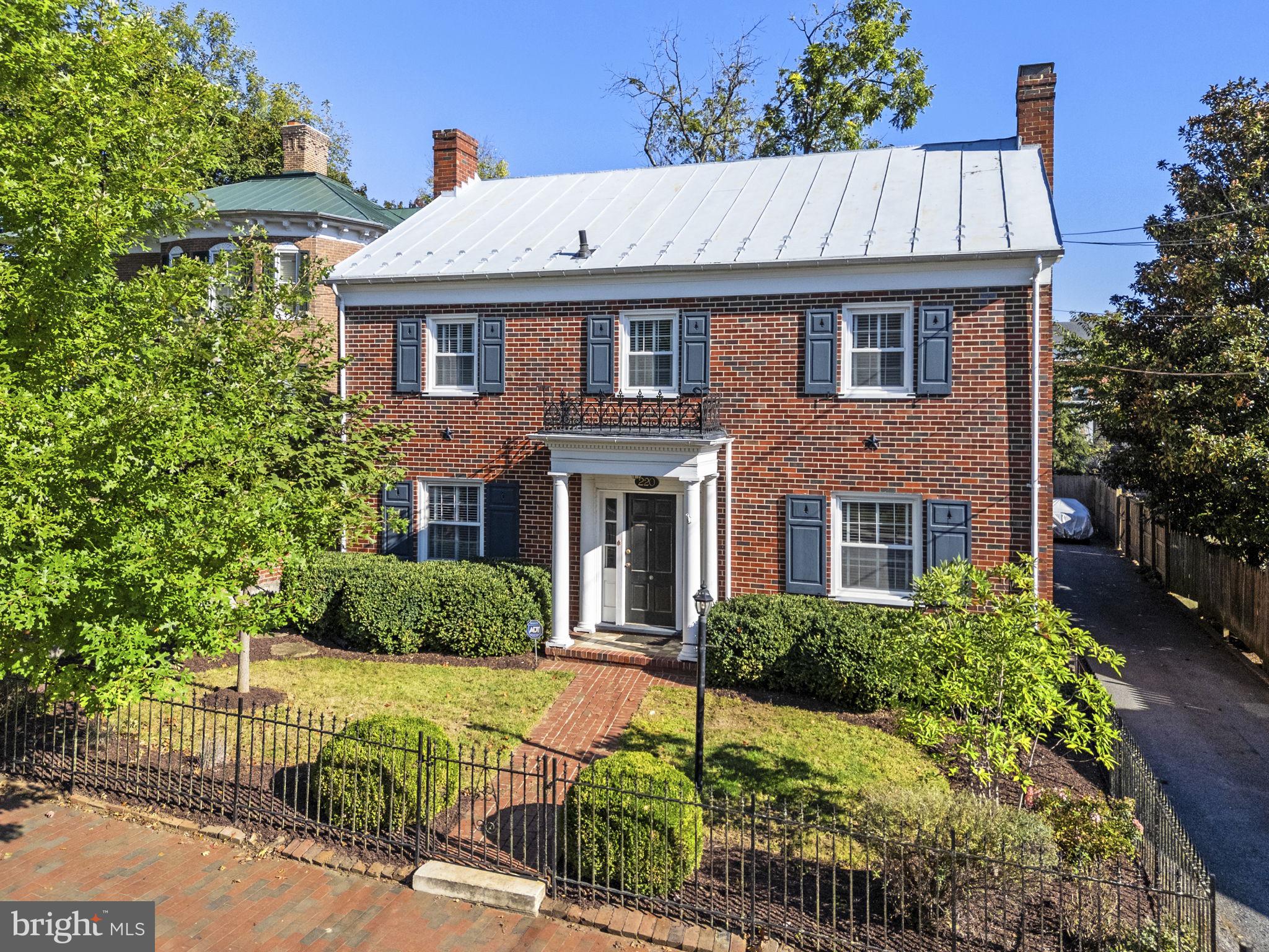 220 AMHERST STREET