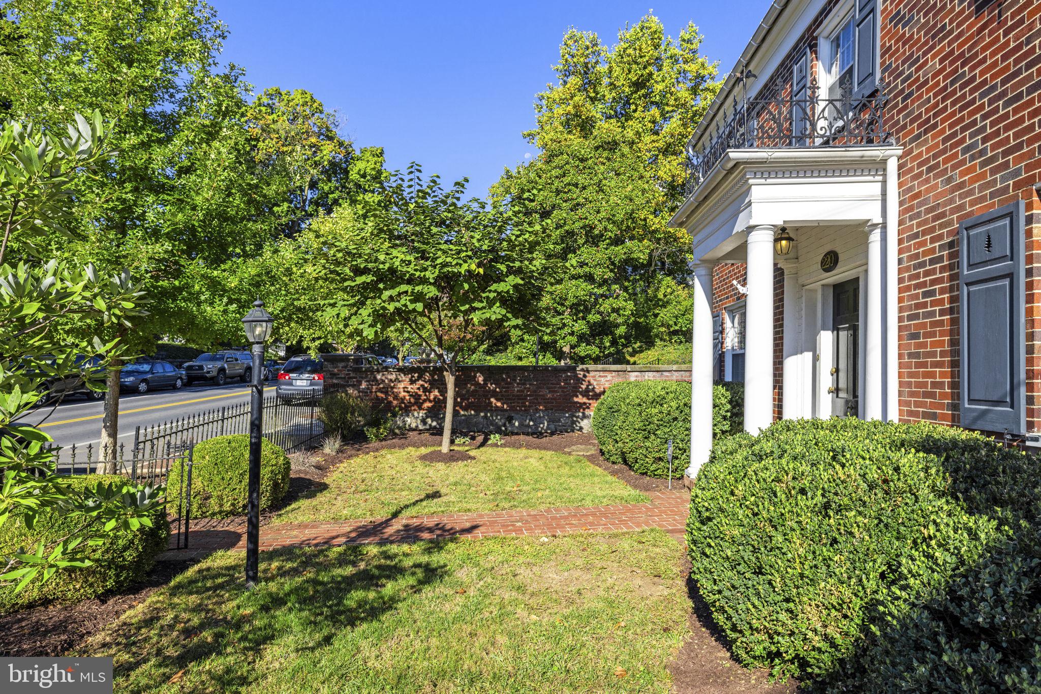 220 AMHERST STREET