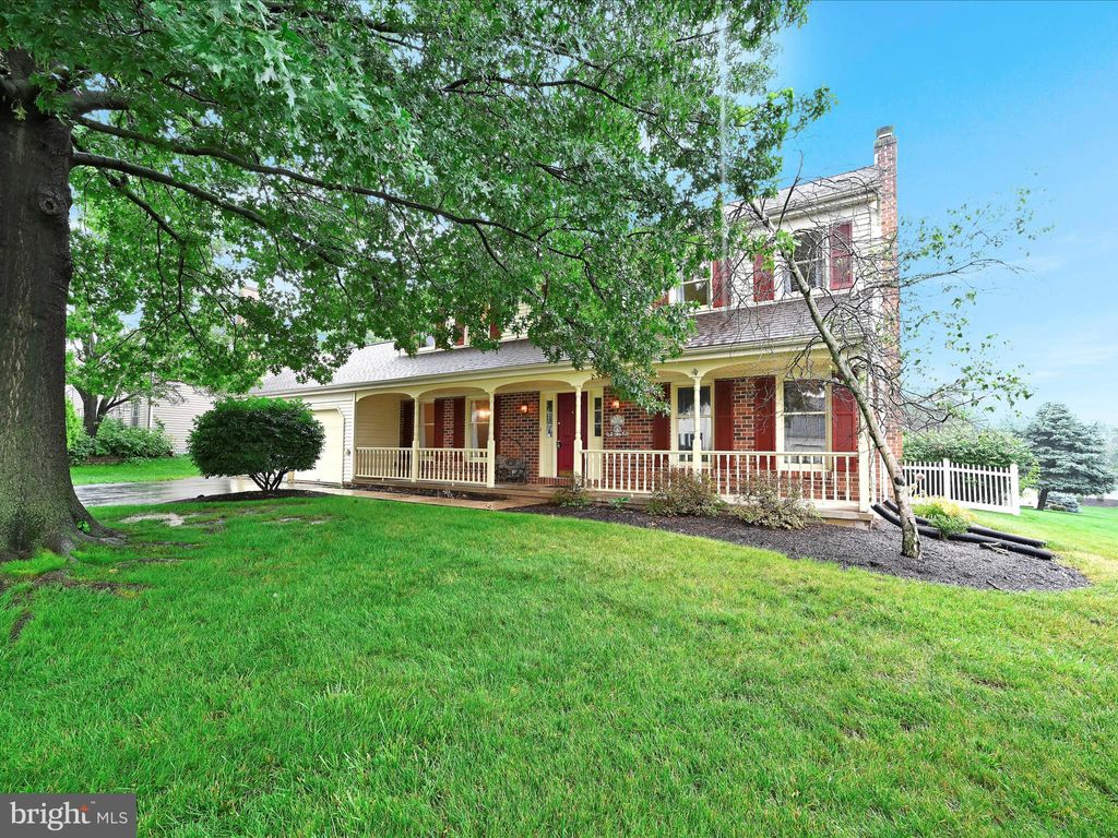 Photo of 522 Westbrooke Drive, ELIZABETHTOWN, PA 17022 (MLS # PALA2071722)