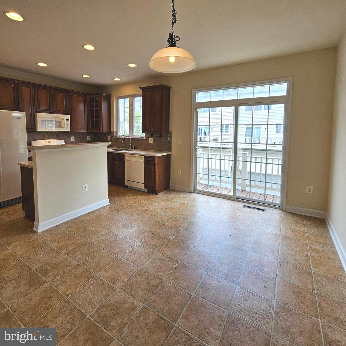 BELMONT BAY - Residential Lease