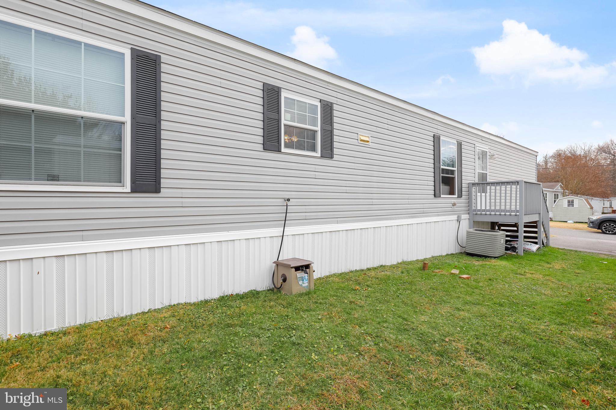 ARUNDEL MOBILE VILLAGE - Residential