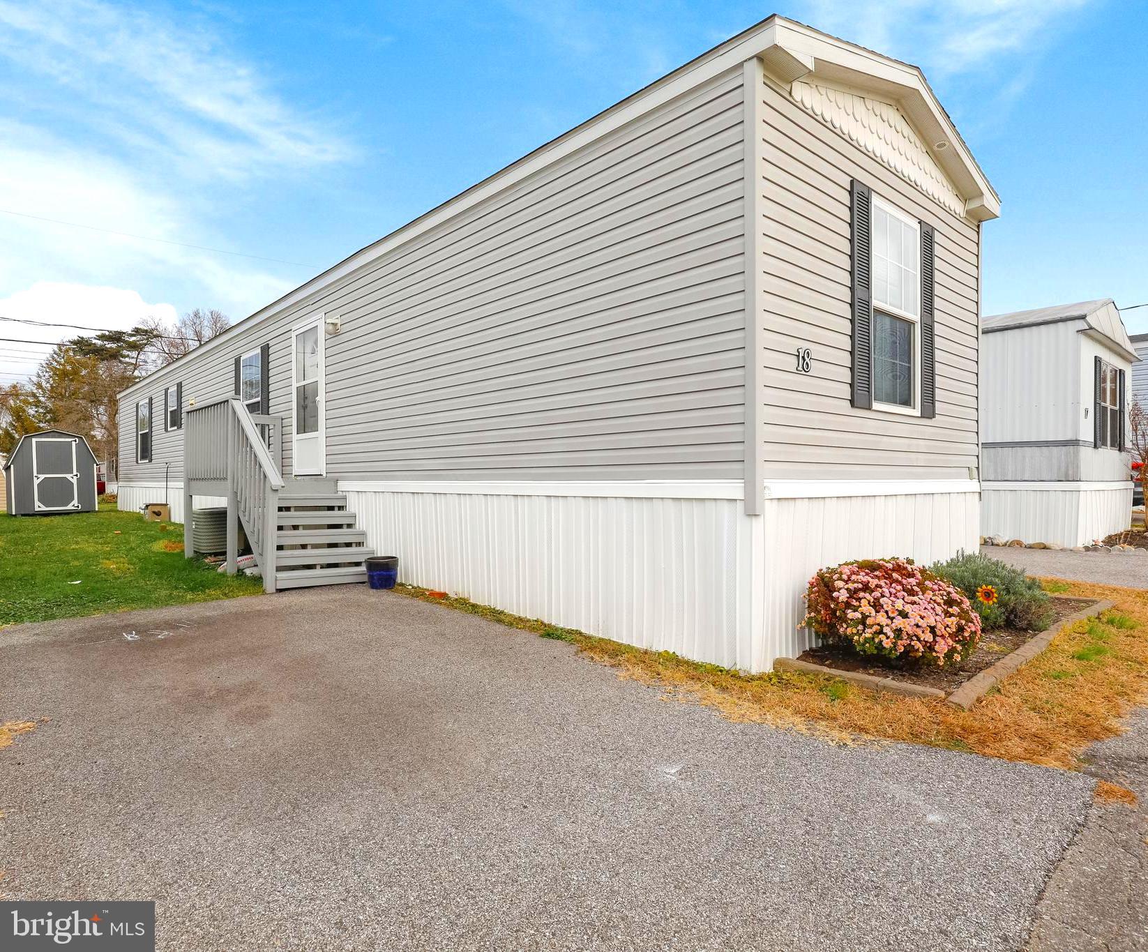 ARUNDEL MOBILE VILLAGE - Residential