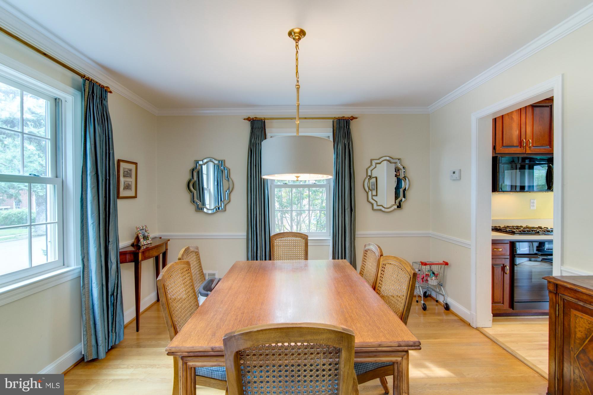 COUNTRY CLUB MANOR - Residential Lease