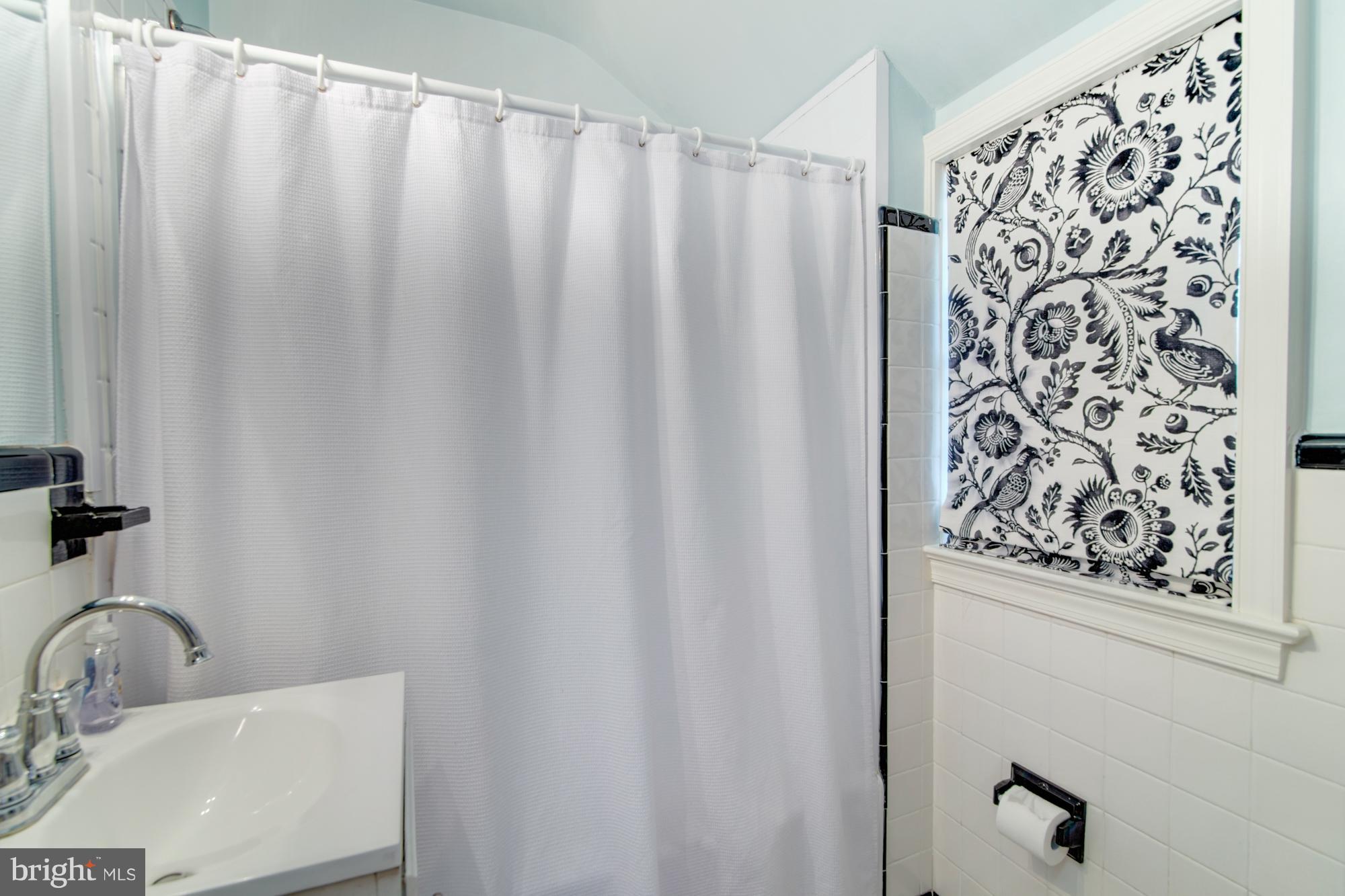 COUNTRY CLUB MANOR - Residential Lease