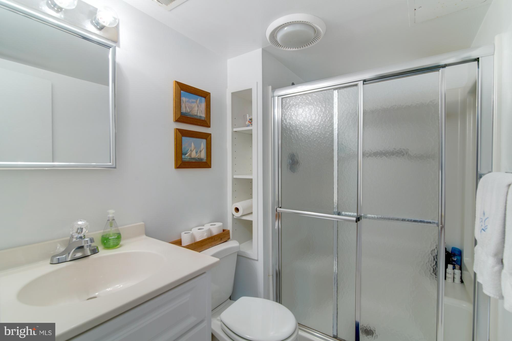 COUNTRY CLUB MANOR - Residential Lease