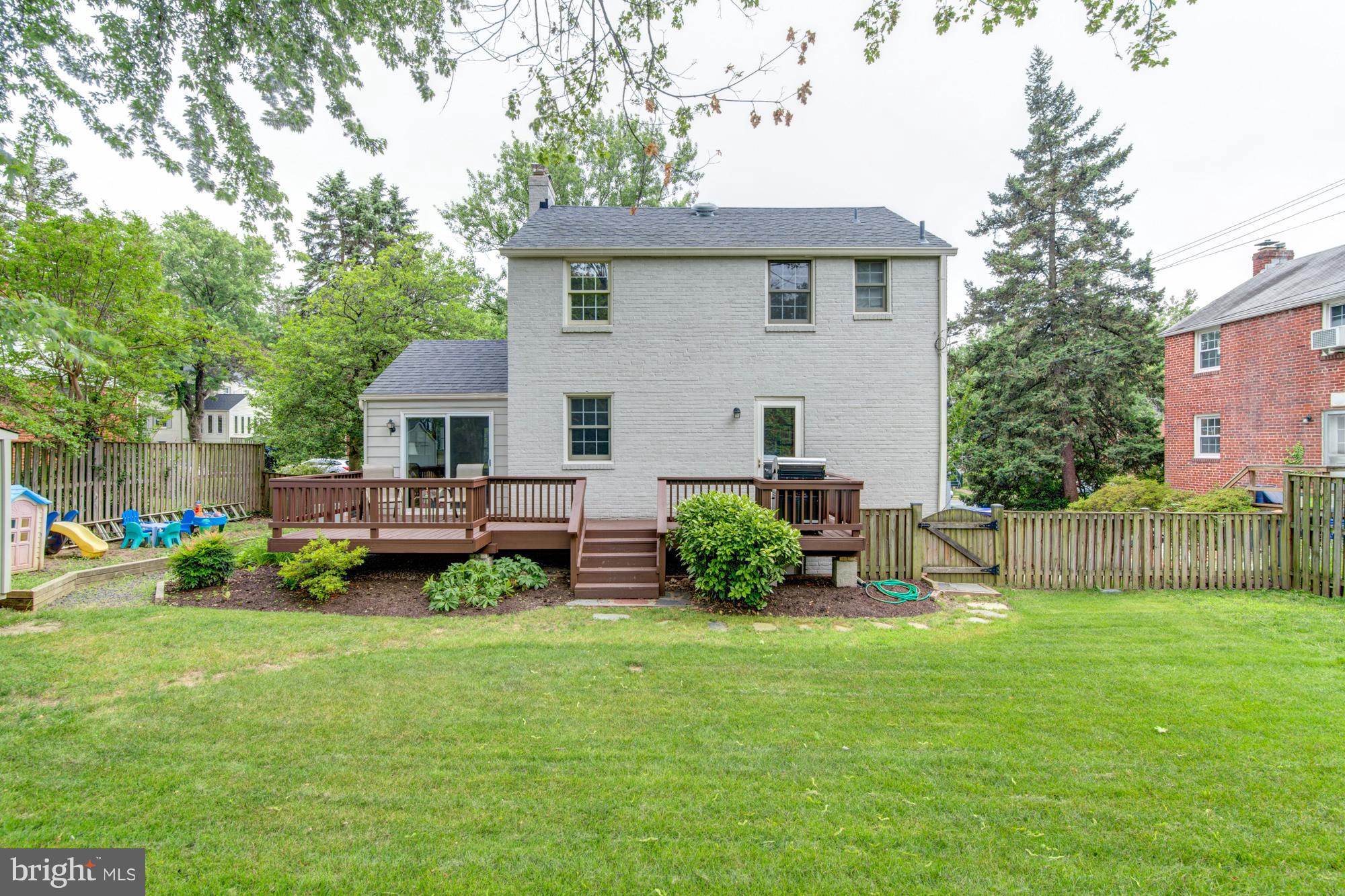 COUNTRY CLUB MANOR - Residential Lease