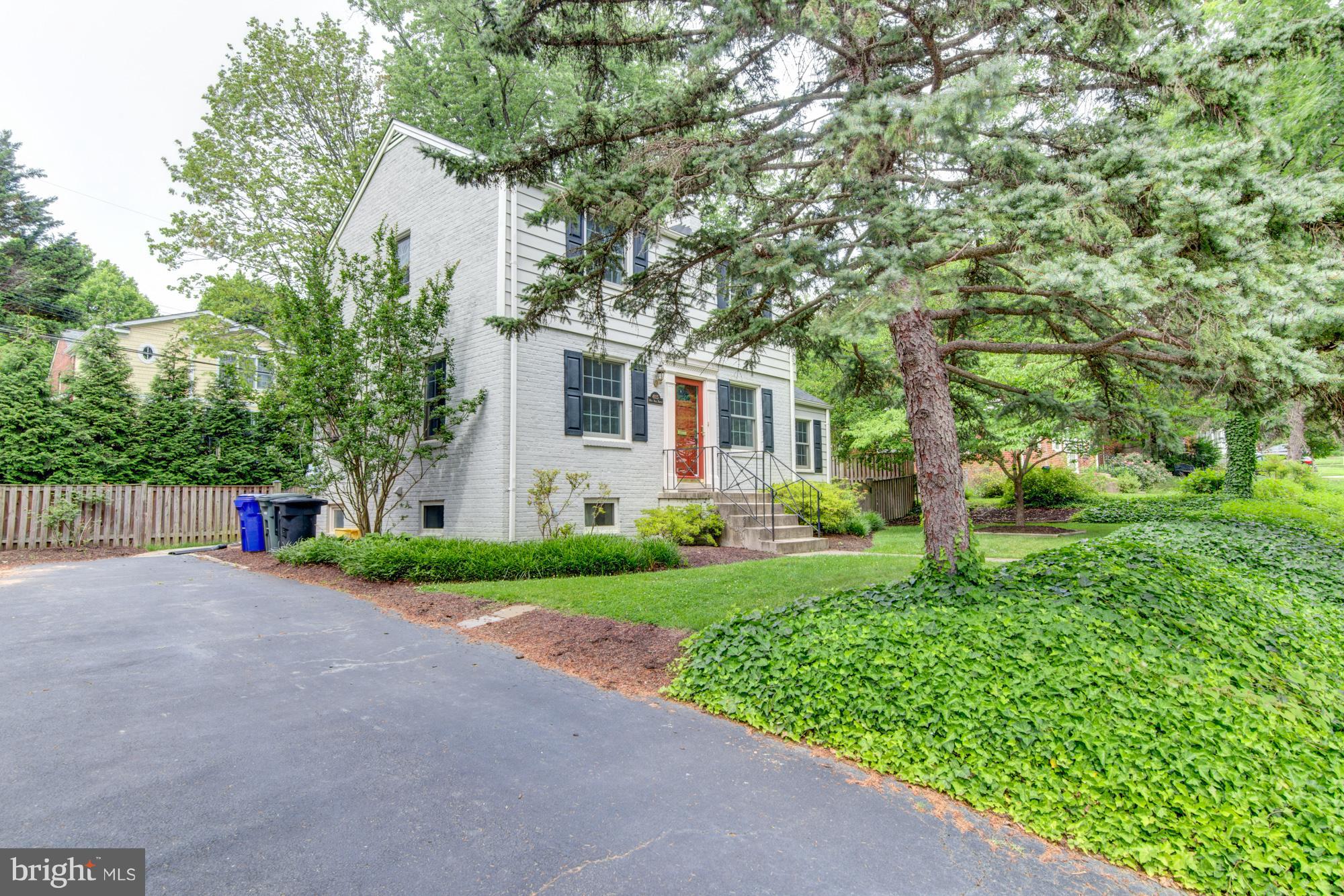 COUNTRY CLUB MANOR - Residential Lease